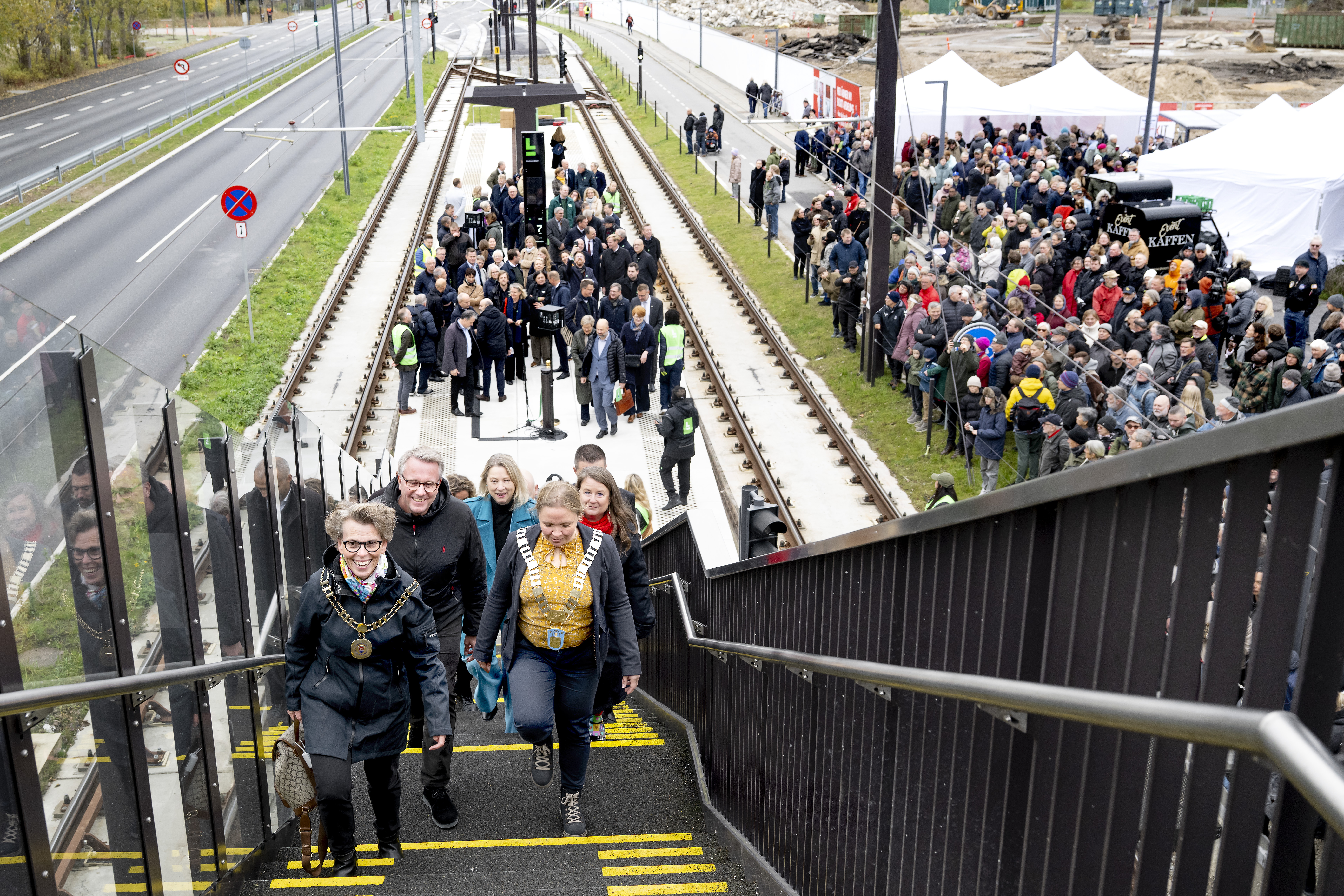 Foto fra åbningen af den sydlige strækning af Hovedstadens Letbane den 26/10/25